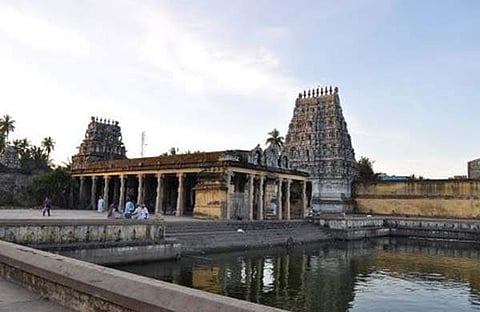 സാരിക്കു പകരം ദേവിയെ ചുരിദാര് അണിയിച്ചു, ചിത്രം സമൂഹ മാധ്യമങ്ങളില് വൈറല്, പൂജാരിമാരെ പുറത്താക്കി