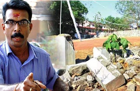 ''ആദ്യം അമ്പലക്കമ്മിറ്റിക്കാരോടു സംസാരിക്കണം, എന്നിട്ടു മതി ദലിതരോട്'' വടയമ്പാടിയില് എക്സ്പ്രസ് വാര്ത്താ സംഘത്തോട് പൊലീസ് പറഞ്ഞത്