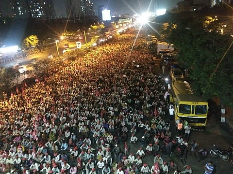 'അതുകാണുമ്പോള്, അതിലെ ചെങ്കൊടി കാണുമ്പോള് നമുക്കൊരു ചോദ്യമേ പുച്ഛത്തോടെ ചോദിക്കാനുള്ളൂ'
