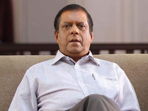 മുപ്പത്താറിഞ്ച് ബെല്റ്റും സ്വര്ണ്ണപ്പല്ലുമൊക്കെ വെച്ച ഒരു പച്ചപ്പരിഷ്ക്കാരി