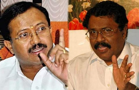 മാണിയെ ചൊല്ലി ബിജെപിയിൽ പോര് ; അഴിമതിക്കാർക്ക് എൻഡിഎയിൽ സ്ഥാനമില്ലെന്ന് മുരളീധരൻ, രാഷ്ട്രീയത്തിൽ തൊട്ടുകൂടായ്മയില്ലെന്ന് ശ്രീധരൻപിള്ള