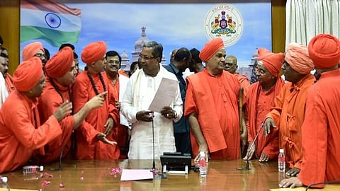 ലിംഗായത്ത് പ്രത്യേക മതം : സര്ക്കാര് തീരുമാനത്തില് പ്രതിഷേധിച്ച് മുതിര്ന്ന കോണ്ഗ്രസ് നേതാവും മകനും ബിജെപിയിലേക്ക്