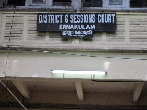 നടിയെ ആക്രമിച്ച കേസ് : ഏതൊക്കെ രേഖകള് പ്രതികള്ക്ക് നല്കാനാകുമെന്ന് പ്രോസിക്യൂഷനോട് കോടതി