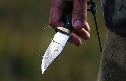 ഭര്ത്താവിനെ കൊലപ്പെടുത്താന് ഭാര്യയുടെയും കാമുകന്റെയും ക്വട്ടേഷന്, ആളുമാറി വെട്ടിയത് ഭര്ത്തൃസഹോദരനെ, ഗുണ്ടാത്തലവന് പിടിയില്