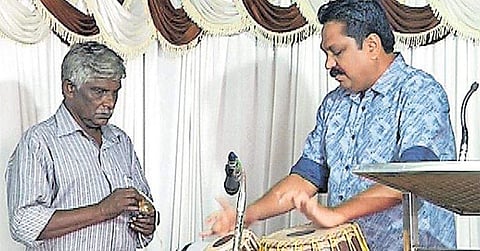 കെഎസ്ആര്ടിസിയെ 'മിന്നല്പിണറായി' ലാഭത്തിലേക്ക് കുതിപ്പിക്കുമെന്ന് ഉറപ്പ് ; തബല വായിച്ച് തച്ചങ്കരിയുടെ സ്ഥാനാരോഹണം