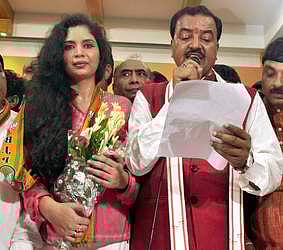 പ്രശസ്ത ബോളിവുഡ് നടി ബിജെപി വിട്ടു; പാര്ട്ടി ബലാത്സംഗികളെ സംരക്ഷിക്കുന്നു