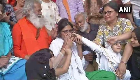 പിഞ്ചുകുഞ്ഞുങ്ങളെ ബലാത്സംഗം ചെയ്യുന്നവര്ക്ക് വധശിക്ഷ: ഡെല്ഹി വനിതാ കമ്മീഷന് ചെയര്പേഴ്സണ് അനിശ്ചിതകാല നിരാഹാരം അവസാനിപ്പിച്ചു