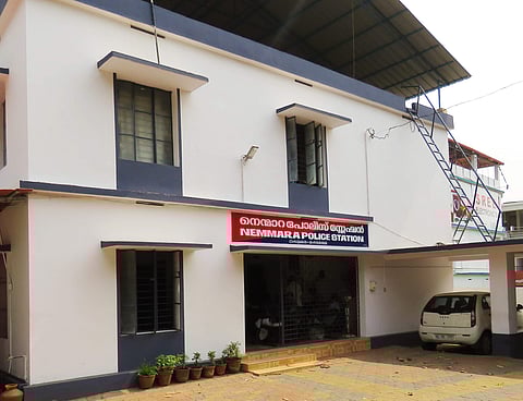 നിരോധിച്ച മൃഗബലിയുമായി കേരള പൊലീസ്; നെന്മാറ സിഐയുടെ നടപടി വിവാദത്തില്