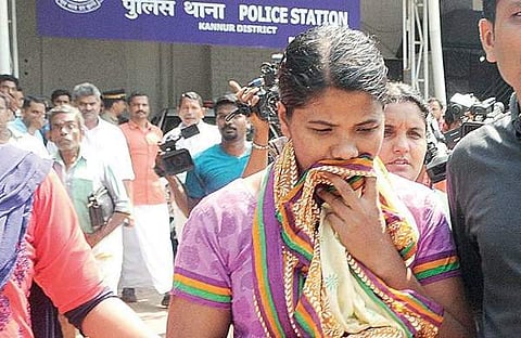 ഒന്നിച്ചു കഴിയുന്നതിനിടെ ഒളിച്ചോടി, കുടുംബ ബന്ധം തകര്ത്തത് വഴിവിട്ട പോക്ക് : സൗമ്യക്കെതിരെ മുൻ ഭർത്താവ്