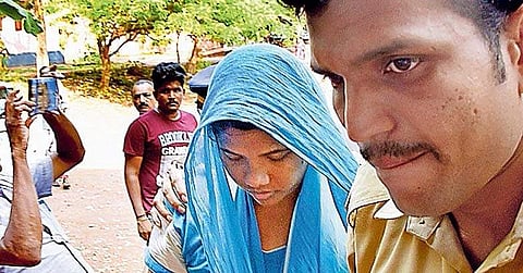 മകള്ക്കു നല്കിയ വിഷം വാങ്ങിയ ഡപ്പി കാമുകന് കണ്ടിരുന്നു ; സൗമ്യയുടെ മൊബൈല് ശാസ്ത്രീയ പരിശോധനയ്ക്ക് അയക്കും