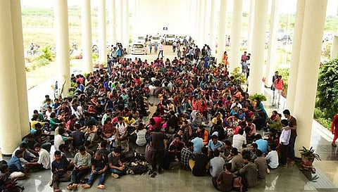 ഹോസ്റ്റല് മെസ്സിനെതിരേ പ്രതിഷേധം നടത്തിയ വിദ്യാര്ത്ഥികളെ പെരുവഴിയിലാക്കി തമിഴ്നാട് കേന്ദ്ര സര്വകലാശാല