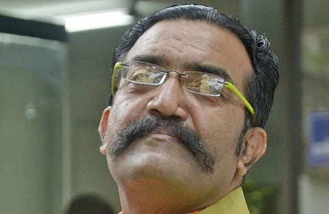 ലഹരി കച്ചവടം; വിവരങ്ങൾ രഹസ്യമായി കൈമാറാം; ഋഷിരാജ് സിങിന്റെ വാട്സാപ് നമ്പർ