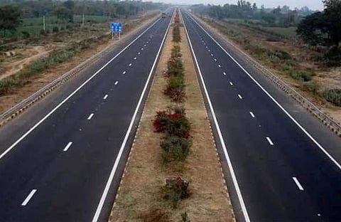 പണി പൂര്ത്തിയായ റോഡ് തുറന്നുകൊടുക്കാന് പ്രധാനമന്ത്രിക്കായി കാക്കുന്നതെന്തിന്? വിമര്ശനവുമായി സുപ്രിം കോടതി