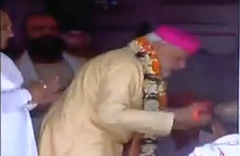 നേപ്പാളി വാദ്യോപകരണം മീട്ടി മോദി ജനക്പുര് ക്ഷേത്രത്തില് (വിഡിയോ)