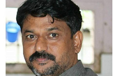 വാഹനാപകടത്തില് വി.ടി ബല്റാം എംഎല്എയുടെ ഡ്രൈവര് മരിച്ചു