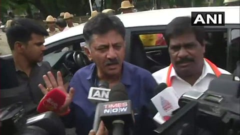 സ്വതന്ത്രരും ബിജെപിയെ കൈവിട്ടു; കര്ണാടകയില് മതേതരത്വ സര്ക്കാരിന് പിന്തുണ