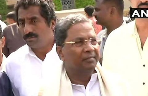 യെദ്യൂരപ്പ ഭൂരിപക്ഷം തെളിയിക്കട്ടെ; വെല്ലുവിളിച്ച് സിദ്ധരാമയ്യ