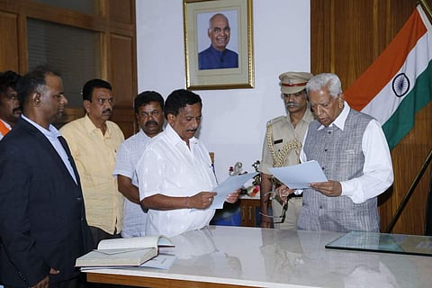 കോണ്ഗ്രസ് വീണ്ടും സുപ്രീംകോടതിയില്; പ്രോ ടേം സ്പീക്കര്ക്കെതിരെ ഹര്ജി നല്കി