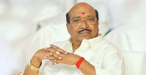 'എല്ഡിഎഫ് നന്ദി പറയേണ്ടത് സുകുമാരന് നായരോട്'; ചങ്ങനാശേരിയില് ചെന്ന് പുഷ്പഹാരം കഴുത്തിലിട്ട് സാഷ്ടാംഗം നമസ്കരിക്കണമെന്ന് വെള്ളാപ്പള്ളി