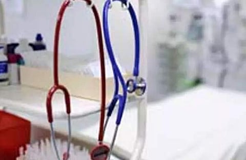 കോവിഡ് നോഡല് ഓഫിസര് എന്ന പേരില് ആള്മാറാട്ടം: ജീവനക്കാരെ 'ഭരിക്കാന്' എത്തിയ ആള്ക്കെതിരെ പരാതി, പൊലീസ് നടപടി