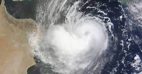 വീണ്ടും ന്യൂനമർദ സാധ്യത, മണിക്കൂറിൽ 60 കിലോമീറ്റർ വേഗതയിൽ കാറ്റ്; ജാഗ്രതാ നിർദേശം