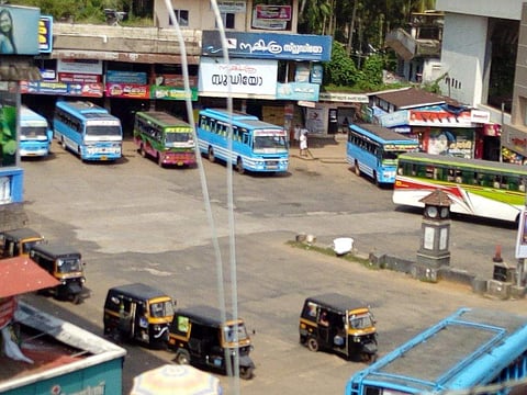 നിപ്പ ഭീതി: പേരാമ്പ്ര താലൂക്ക് ആശുപത്രിയിലെ ജീവനക്കാരെ ബസ്സില് നിന്നും ഇറക്കിവിട്ടു