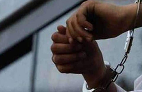 അട്ടപ്പാടി പീഡനം: പൊലീസ് വാഹനത്തില് നിന്ന് ഓടി രക്ഷപ്പെട്ട പ്രതി പിടിയില്