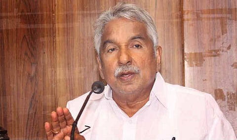 സര്ക്കാരിന്റെ രഹസ്യ അജണ്ടകള് നടപ്പാക്കേണ്ട സ്ഥലമല്ല ശബരിമല ; മാധ്യമ വിലക്കിനെതിരെ ഉമ്മൻചാണ്ടി