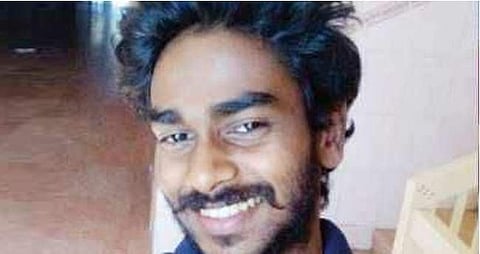 ''നീനു എവിടെ?'' പുലര്ച്ചെ അക്രമി സംഘം വന്നത് യുവതിയെത്തിരഞ്ഞ്; കെവിനെ കൊണ്ടുപോയത് നീനുവിനു പകരമെന്ന് ബന്ധുവിന്റെ മൊഴി