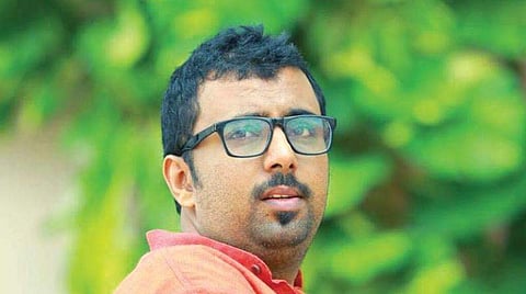 'ചര്ച്ചയ്ക്ക് വന്ന ജൂറി ചെയര്മാന് ഞങ്ങളുടെ മുന്നില് താടിയ്ക്ക് കൈയും കൊടുത്ത് സങ്കടപ്പെട്ടിരിക്കുന്നു'; വി.സി അഭിലാഷ്