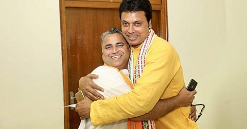 ബിപ്ലബിനെ ചൊല്ലി ഭിന്നത; നേതാക്കള് മുഖ്യമന്ത്രിക്കെതിരെ, ത്രിപുരയില് ബിജെപിക്ക് തലവേദന