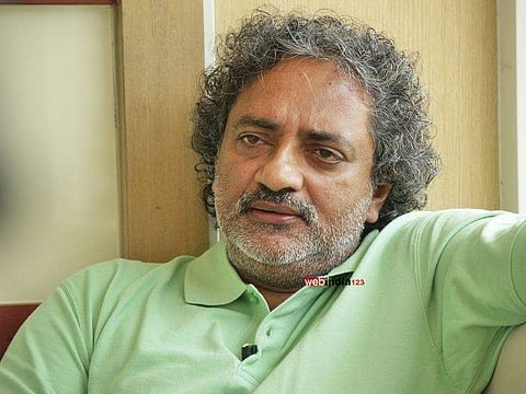 അച്ചാര് കച്ചവടക്കാരില് നിന്നും അടിവസ്ത്ര വ്യാപാരികളില് നിന്നും അവാര്ഡ് വാങ്ങാന് ഒരു ചമ്മലുമില്ല : ജോയ് മാത്യു