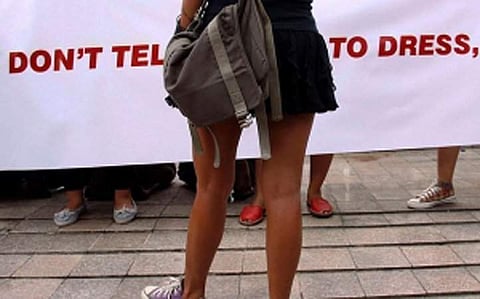 'പെണ്കുട്ടികള് ഷോര്ട്സ് ധരിച്ച് കളിക്കേണ്ട' ; ബംഗാളില് വീണ്ടും സദാചാര പൊലീസ് വിളയാട്ടം