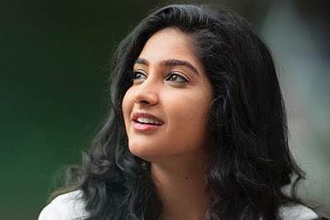 'മുംബൈ പോലെയല്ല, കേരളത്തിലെ രാത്രികളെക്കുറിച്ചോര്ക്കുമ്പോള് ഭയമാണ്'; കാര്ത്തിക മുരളീധരന്