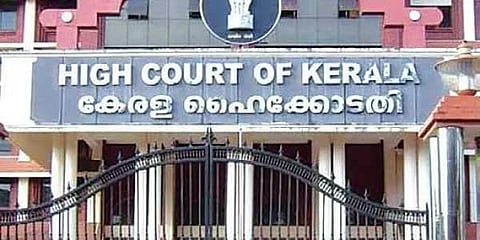 പതിനെട്ടുകാരനും പത്തൊന്പതുകാരിക്കും ഒന്നിച്ചു ജീവിക്കാന് അനുമതി; സൂപ്പര് രക്ഷിതാവ് ചമയാനില്ലെന്ന് ഹൈക്കോടതി