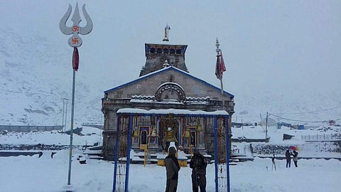 കനത്ത മഞ്ഞുവീഴ്ച: ഉത്തരാഖണ്ഡില് മൂന്നുമരണം, കേദാര്നാഥില് 400ലധികം തീര്ത്ഥാടകര് കുടുങ്ങി
