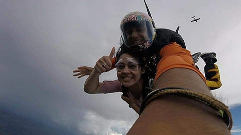 വിമാനത്തില് നിന്ന് ചാടിയതേ ഓര്മ്മയുള്ളൂ: അനുഭവങ്ങള് പങ്കുവെച്ച് മിയ