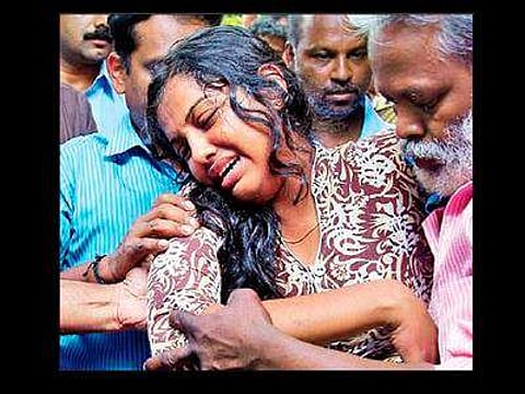 'ഓരോ വാഹനം കടന്നുവരുമ്പോഴും ഞാന് പ്രതീക്ഷിച്ചു;ഞങ്ങള് ദൂരെ എവിടെയെങ്കിലും പോയി ജീവിക്കുമായിരുന്നു'