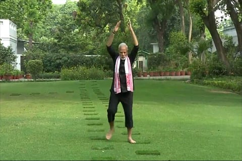 ഫിറ്റ്നസ് രഹസ്യം വെളിപ്പെടുത്തി പ്രധാനമന്ത്രിയുടെ വീഡിയോ; മോദിയുടെ ചലഞ്ച് കുമാരസ്വാമിക്ക്