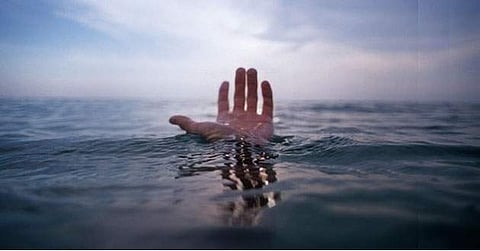 പുഴയിൽ ഒഴുകിപ്പോയ 'വസ്തു' ബൈക്ക് യാത്രികരുടെ കണ്ണിലുടക്കി, നാട്ടുകാർ പിന്നാലെപോയി; 13 കിലോമീറ്റർ ഒഴുകിയെത്തിയ വീട്ടമ്മയ്ക്ക് രക്ഷ