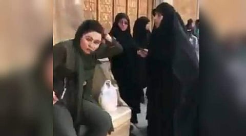 ഹിജാബ് നേരെയിടാത്തത് ചോദ്യം ചെയ്തു: ക്ഷുഭിതയായ യുവതി പ്രതികരിച്ചതിങ്ങനെ