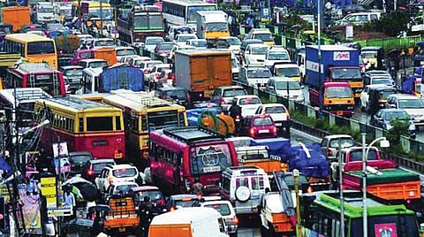 വൈറ്റിലയിലെ ഗതാഗതക്കുരുക്കിന് പരിഹാരം; പുതിയ തീരുമാനങ്ങളുമായി ജില്ലാ ഭരണകൂടം