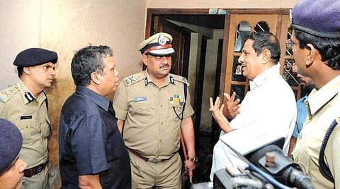 പൊലീസിന്റെ ദാസ്യപ്പണി അവസാനിപ്പിക്കാന് സര്ക്കാര് ഇടപെടല്;  ഫോളോവേഴ്സിന്റെ കണക്കെടുപ്പ് തുടങ്ങി; ഉച്ചക്ക് മുന്പ് കണക്ക് നല്കണം