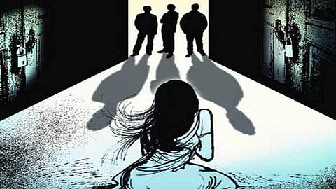 സുഹൃത്തിനൊപ്പം ബീച്ചിലെത്തിയ യുവതിയെ സദാചാര പൊലീസ് ചമഞ്ഞ് ബലാത്സംഗം ചെയ്തു; പ്രായപൂര്ത്തിയാകാത്ത രണ്ട് പേര് ഉള്പ്പടെ ആറ് പേര് അറസ്റ്റില്