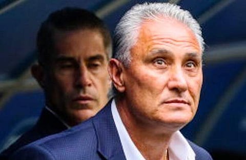 ഗോളാഘോഷം വീഴ്ചയില് കലാശിച്ചു; ബ്രസീല് ടീം പരിശീലകന് ടിറ്റെയ്ക്കും പരുക്ക്