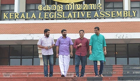വാളെടുത്ത് യുവ കലാപകാരികള് പ്രതിക്കൂട്ടില്; പരാതിയുമായി മുതിര്ന്ന നേതാക്കള് ഹൈക്കമാന്ഡിന് മുന്നില്