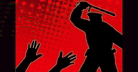 അന്വര് സാദത്ത് എംഎല്എയെ പൊലീസ് പരസ്യമായി അധിക്ഷേപിച്ചു; ഉസ്മാനെ ഇനി ഗള്ഫിലേക്ക് വിടില്ലെന്ന് ഭീഷണിപ്പെടുത്തി