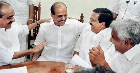 രാജ്യസഭ സീറ്റ് നഷ്ടപ്പെടുത്തിയതില് കോണ്ഗ്രസില് വ്യാപക പ്രതിഷേധം; വിവിധയിടങ്ങളില് നേതാക്കളുടെ കോലം കത്തിച്ചു