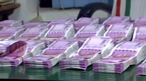 കൊച്ചിയില് നാവികസേന ഉദ്യോഗസ്ഥന്റെ വീട്ടില് റെയ്ഡ്; മൂന്ന് കോടി കണ്ടെടുത്തു