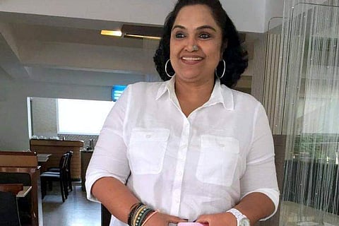 ദിലീപും പൃഥ്വിരാജും മോഹന്ലാലും പൊട്ടന്മാര്: അഭിഭാഷക, താരങ്ങളെ ഇകഴ്ത്തുന്നതോ. പുകഴ്ത്തുന്നതോ..!!